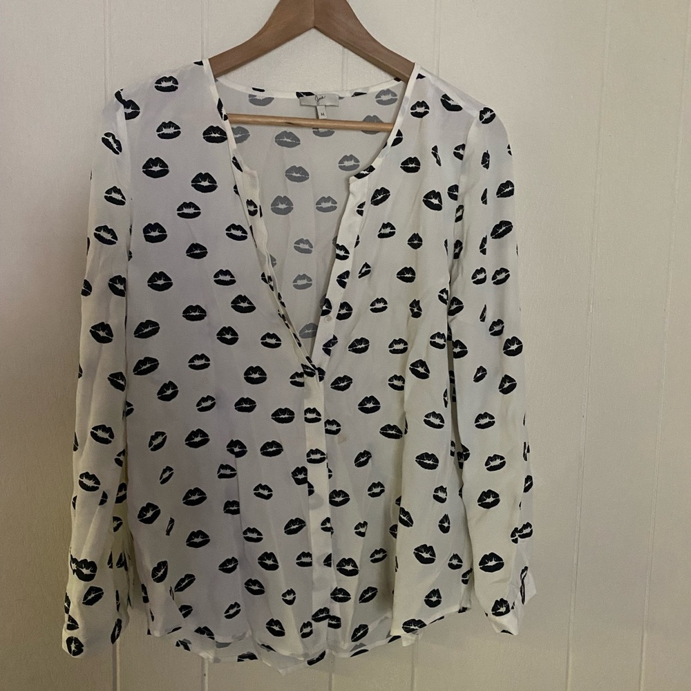 Lip blouse